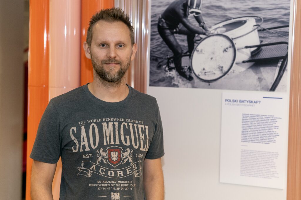 Dr hab. Dominik Zawadzki gościem podcastu Morskiego Centrum Nauki pt. „Rejsy badawcze: geologia morza w praktyce”